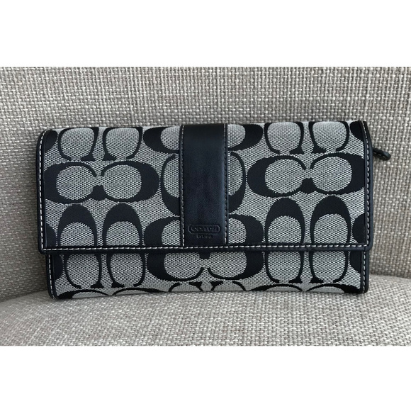 Coach Handbags - Coach Signature Stripe Credit Card Snap Wallet Coach Handbags - Coach Signature Stripe Credit Card Snap Wallet